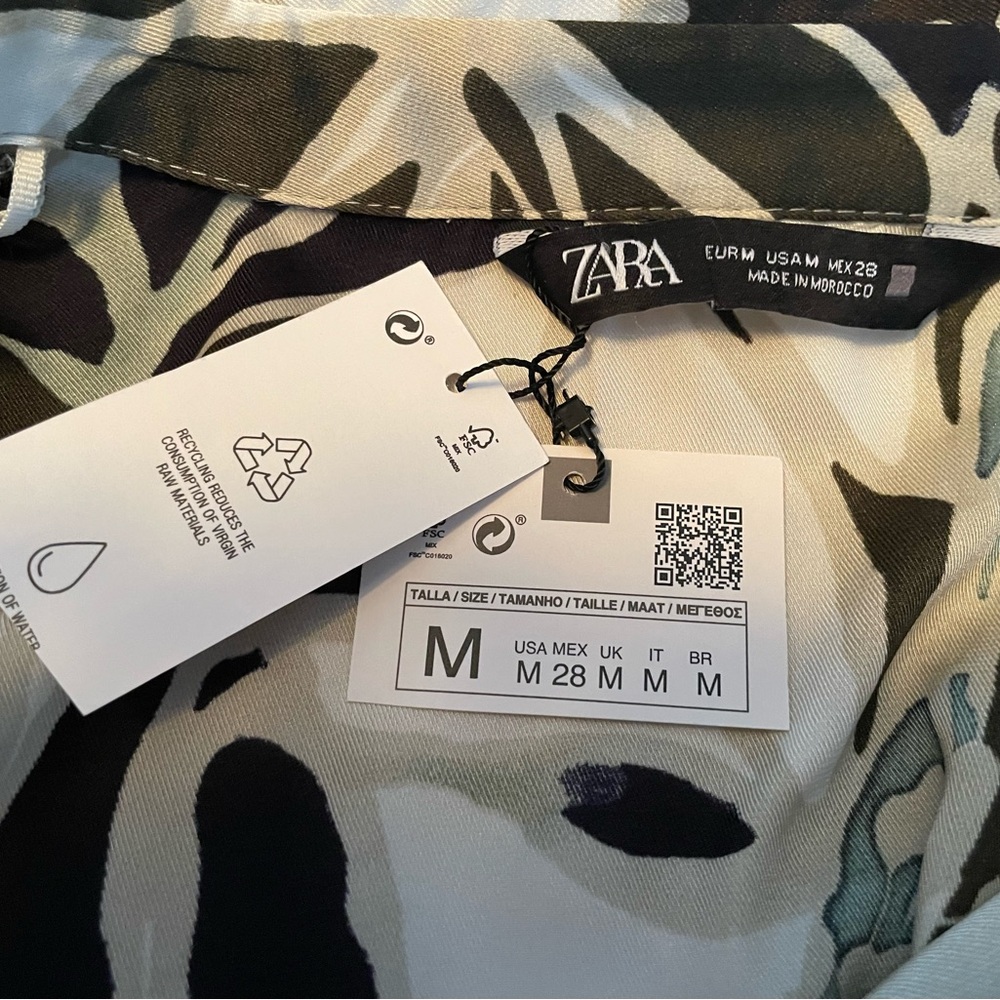 ZARA TROPICAL PRINT BLOUSE SIZE MED. - Picture 7 of 7